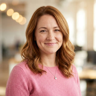 Emily Watson, présentée comme responsable du service client chez Comète Fondange, en image de profil